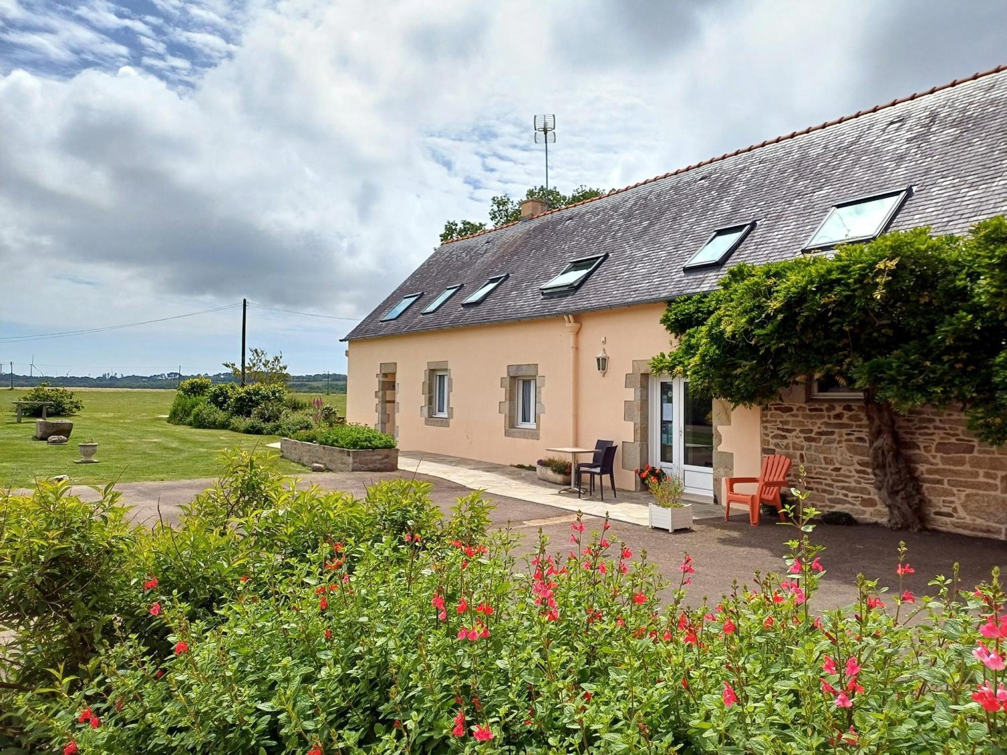 Au calme à 10mn des baies de Douarnenez et Audierne avec cuisine à disposition Mahalon Exterior foto