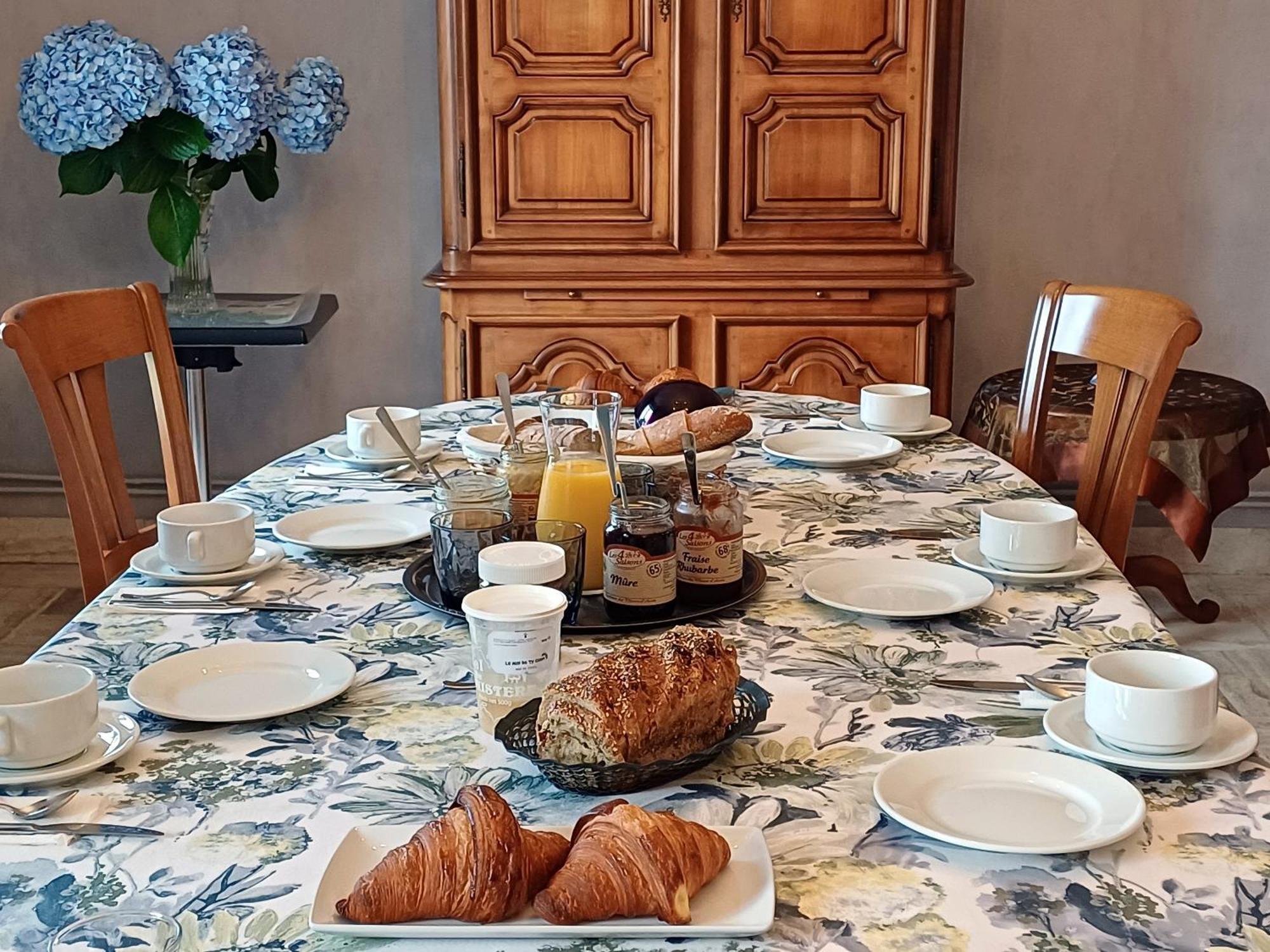 Au calme à 10mn des baies de Douarnenez et Audierne avec cuisine à disposition Mahalon Exterior foto