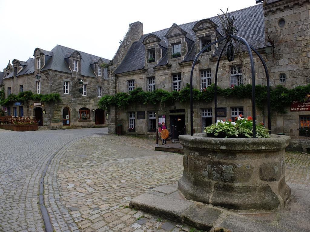 Au calme à 10mn des baies de Douarnenez et Audierne avec cuisine à disposition Mahalon Exterior foto